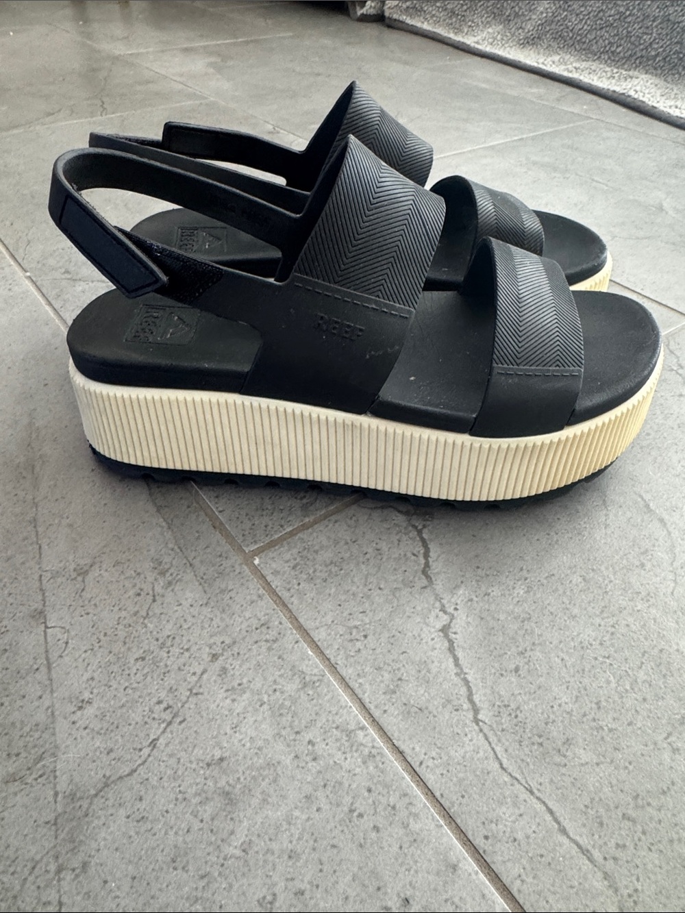 Reef Women’s Black Platform Sandal with Cream Ribbed Sole (vista Higher)